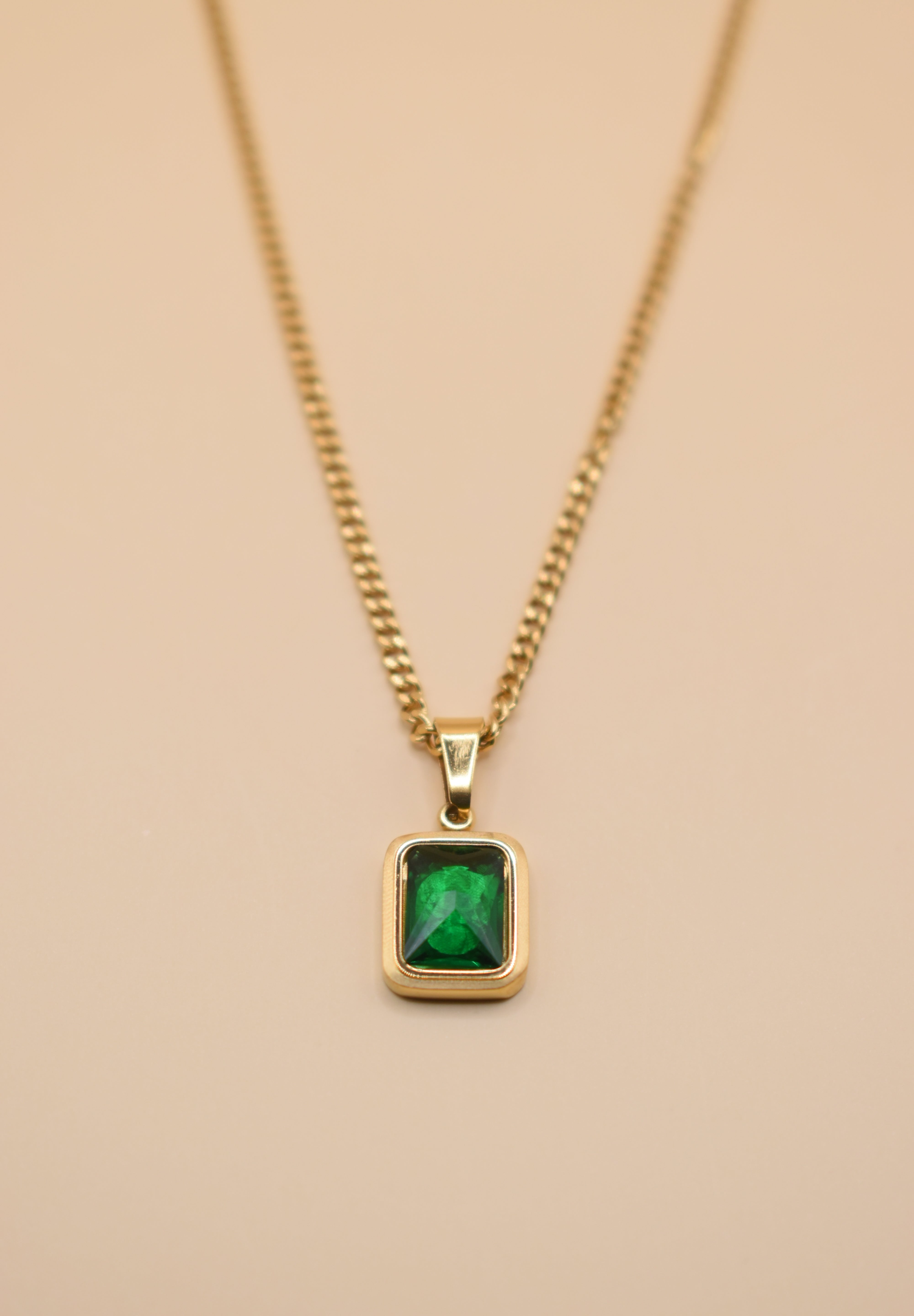 Green pendant necklace with gold chain and inlay stone